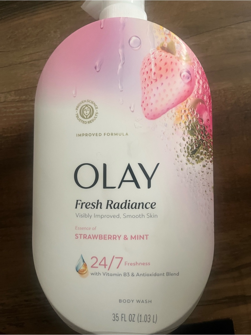 OLAY Fresh Radiance Strawberry & Mint Body Wash - Pink, White